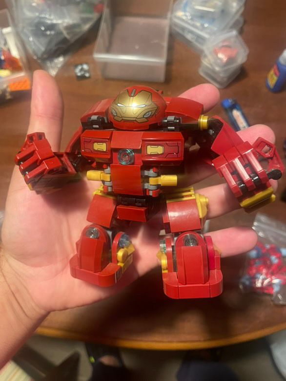 Bigfig scale Hulkbuster - view 2