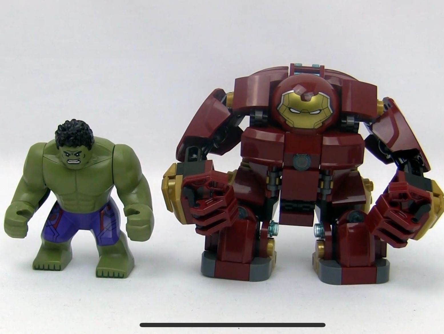 Bigfig scale Hulkbuster - view 3