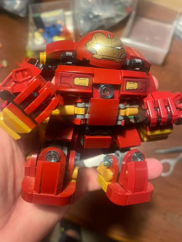 Bigfig scale Hulkbuster - view 4