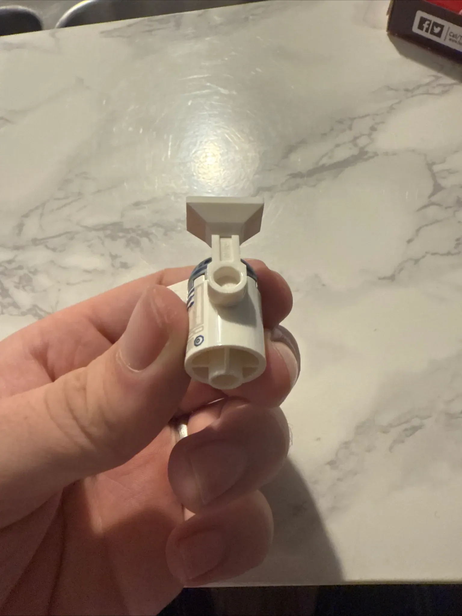 Lego Star Wars R2-D2 - view 4