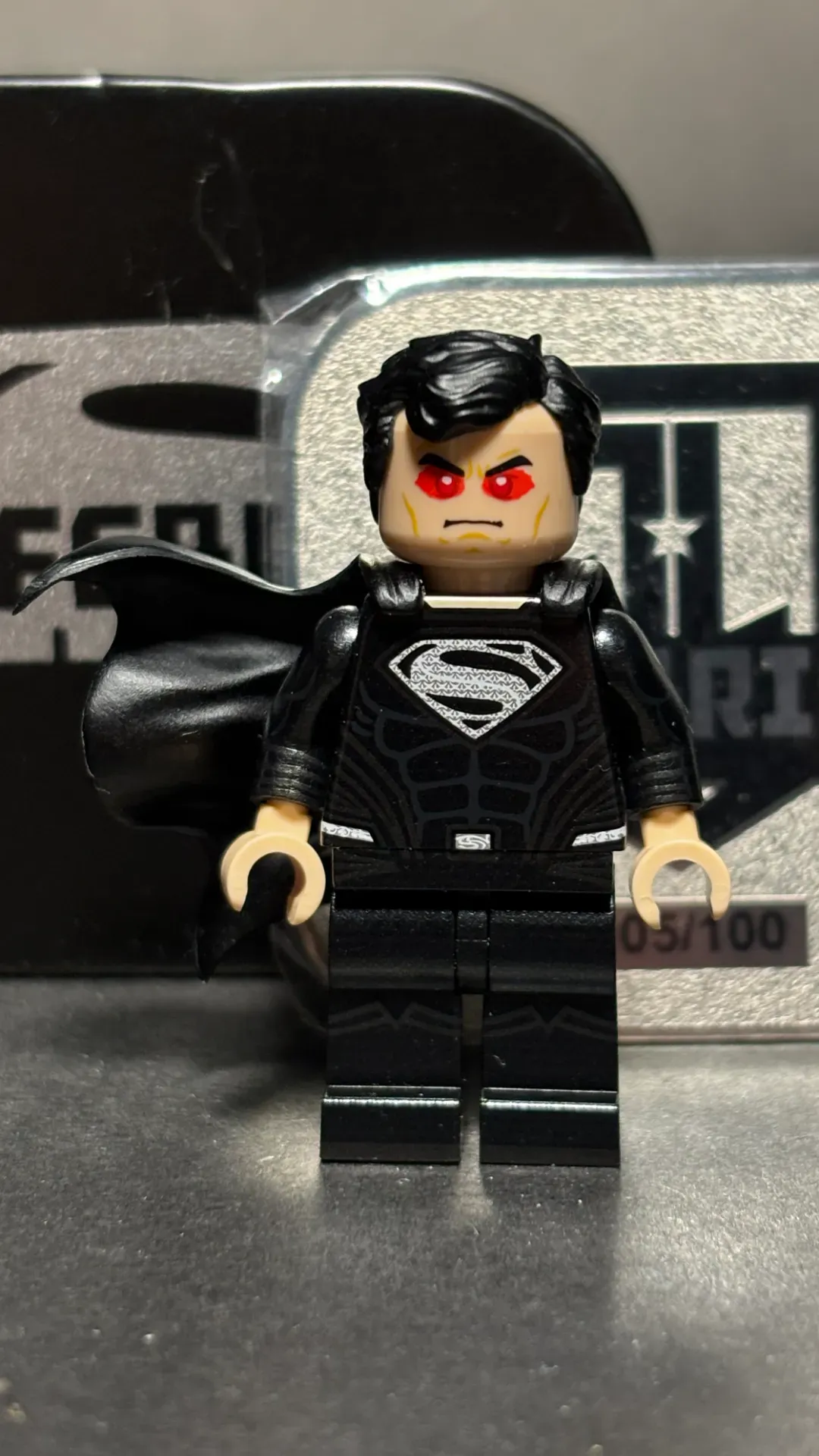 Superman (Black suit) - view 2